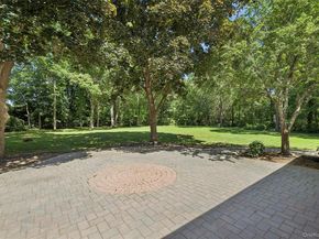 6 Washington Avenue, Dix Hills NY 11746