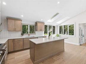 6 Washington Avenue, Dix Hills NY 11746