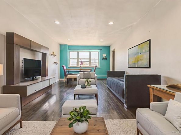 99-10 60th Avenue 2G, Corona NY 11368