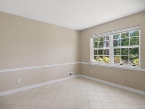 532 Race Place, Oakdale NY 11769