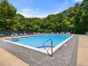 532 Race Place, Oakdale NY 11769