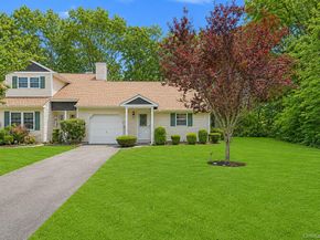 532 Race Place, Oakdale NY 11769