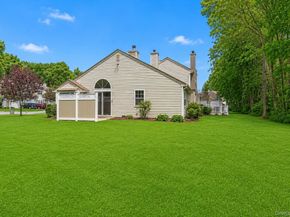 532 Race Place, Oakdale NY 11769
