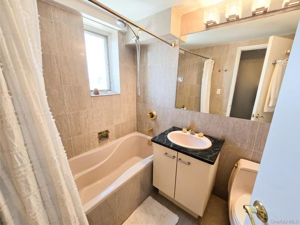 133-47 Sanford Avenue 11A, Flushing NY 11355