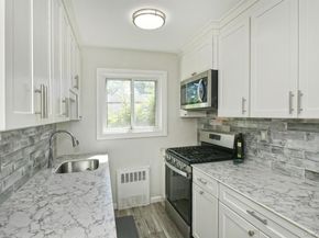 172 Edmunton Drive D9, North Babylon NY 11703