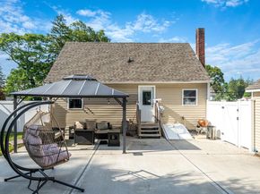 34 Weichers Street, Ronkonkoma NY 11779