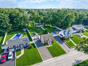 34 Weichers Street, Ronkonkoma NY 11779