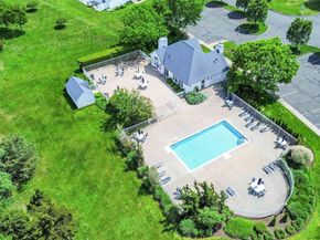 7 Summerfield Lane S 7, Aquebogue NY 11901