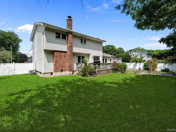 25 Harvey Lane, Ronkonkoma NY 11779