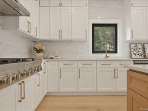 24 Middle Lane, Westbury NY 11590