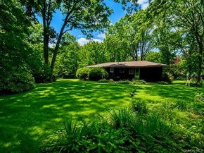 33 Summit Drive, Smithtown NY 11787