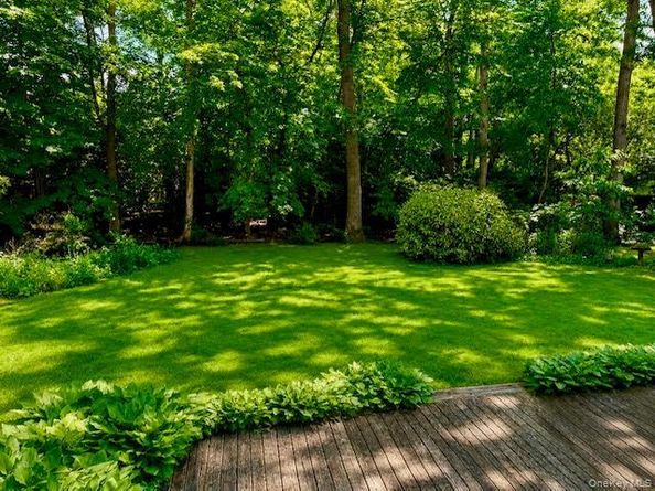 33 Summit Drive, Smithtown NY 11787