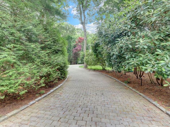 9 Plume Grass Way, Westhampton NY 11977