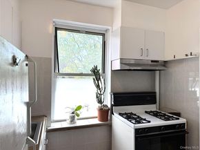 141-24 78th Road 3A, Kew Garden Hills NY 11367