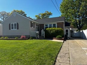 185 Audley Court, Copiague NY 11726