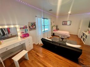 39 Independence Way, Miller Place NY 11764