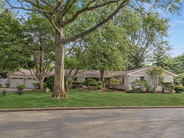 54 Dix Woods Drive, Melville NY 11747