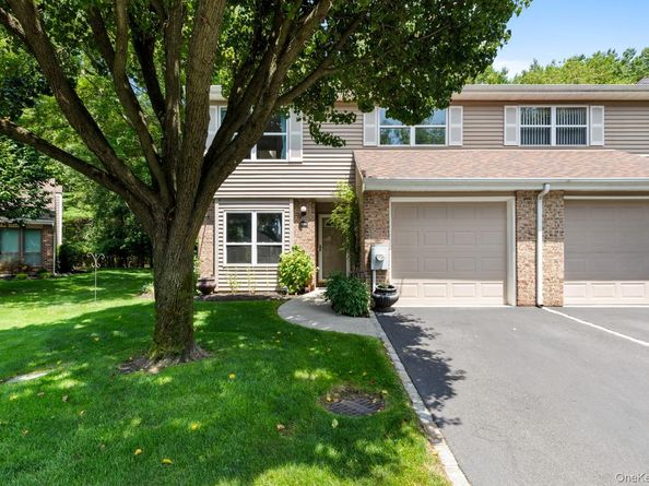 300 Pond View Lane, Smithtown NY 11787