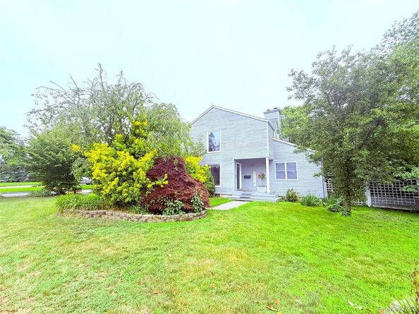 523 Hellwig Lane, West Islip NY 11795