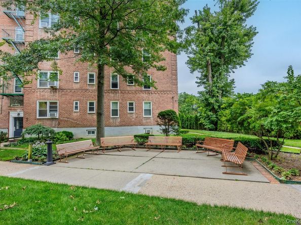 22 Mulford 2D, Hempstead NY 11550