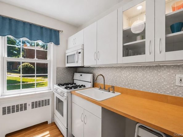 2 Fieldstone Drive 19, Hartsdale NY 10530