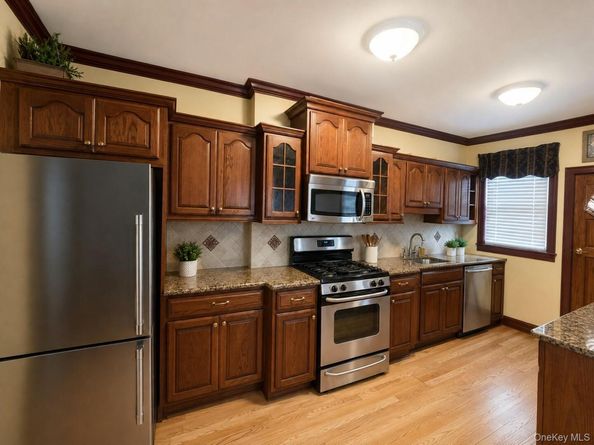 10441 92nd Avenue, Richmond Hill NY 11418