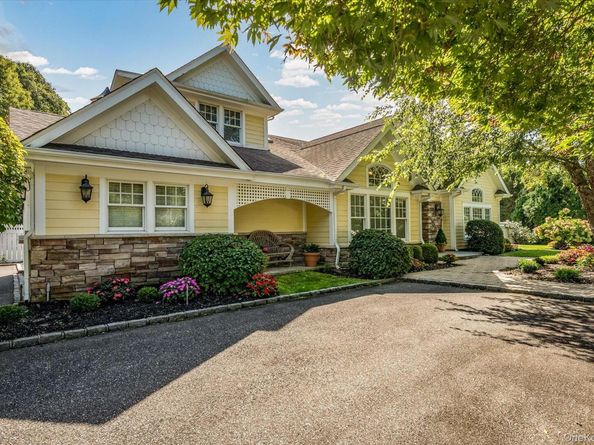 6 Maize Court, Melville NY 11747