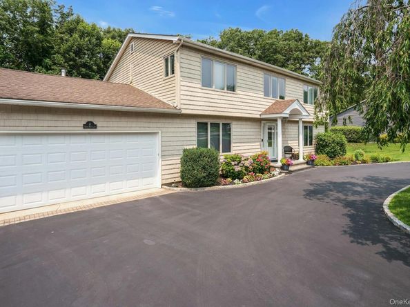 41 Cedar Ridge Lane, Dix Hills NY 11746