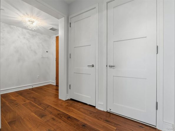1 Renaissance Square V6G, White Plains NY 10601