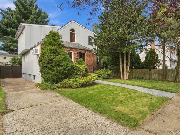 973 N 3rd Street, New Hyde Park NY 11040
