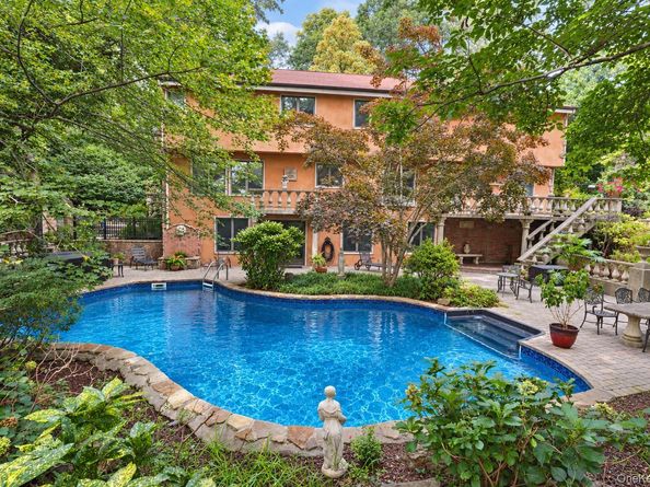5 Constance Court, East Setauket NY 11733