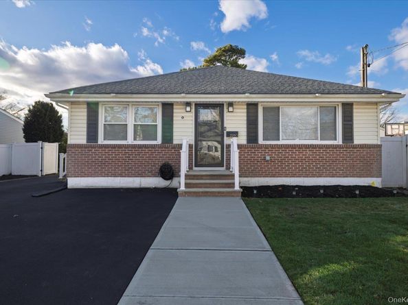 2280 Brookside Avenue, Wantagh NY 11793