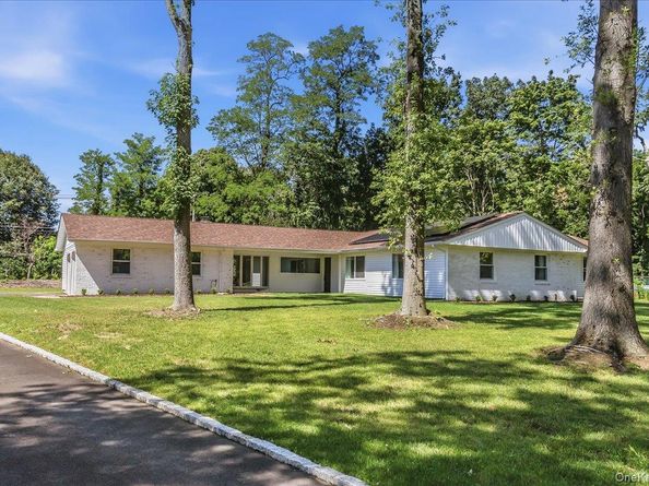9 Empire Court, Dix Hills NY 11746