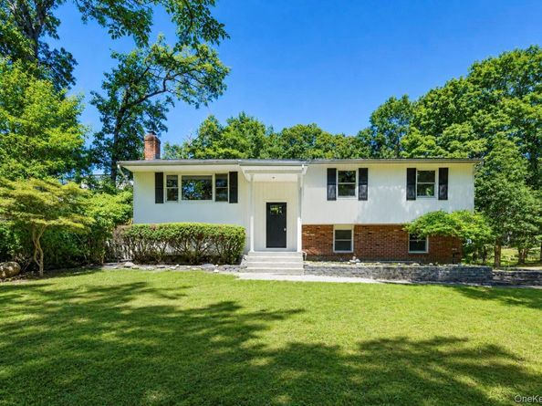 42 Noahs Path, Rocky Point NY 11778