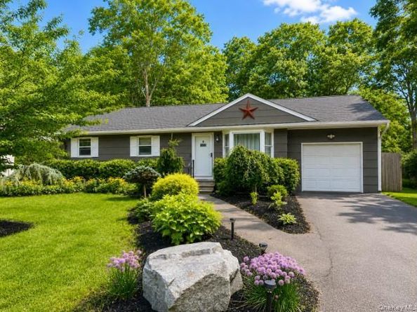 32 Robinson Avenue, Medford NY 11763