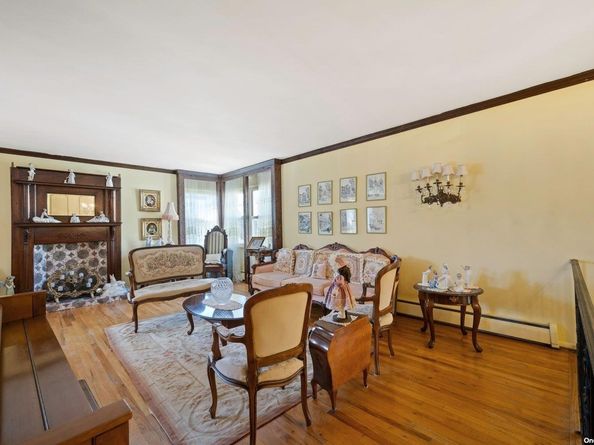 32-32 Plunkett Avenue, Far Rockaway NY 11691