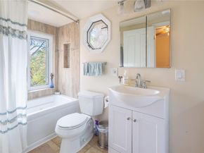 10 Acorn Path, Baiting Hollow NY 11933
