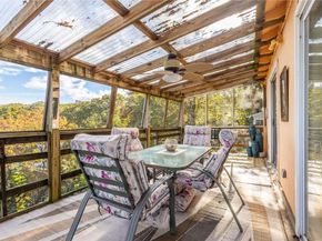 10 Acorn Path, Baiting Hollow NY 11933