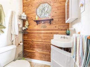 10 Acorn Path, Baiting Hollow NY 11933