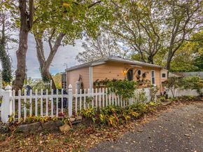 10 Acorn Path, Baiting Hollow NY 11933