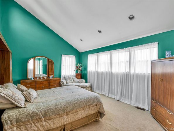 31 Daffodil Drive, Farmingdale NY 11735