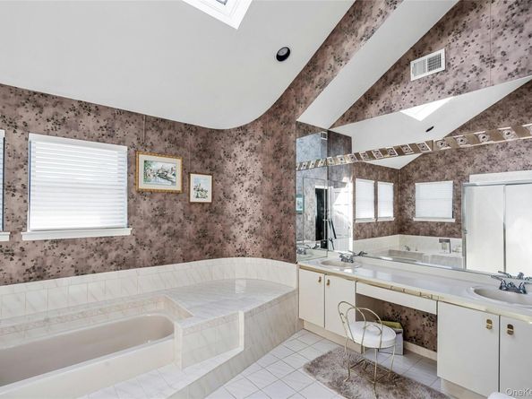 31 Daffodil Drive, Farmingdale NY 11735