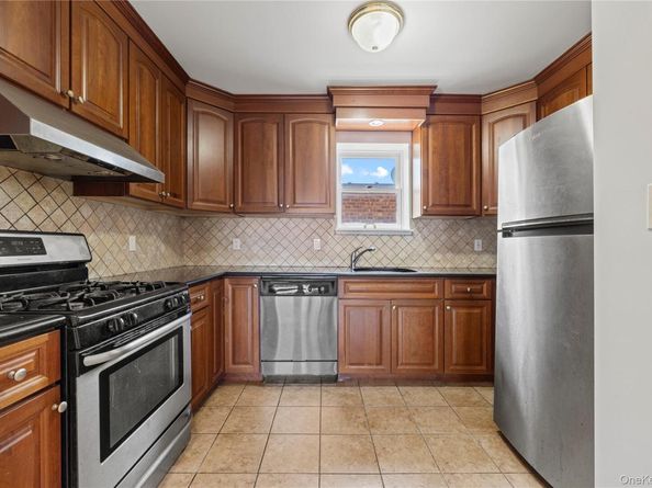 12206 25th Avenue 2A, College Point NY 11356