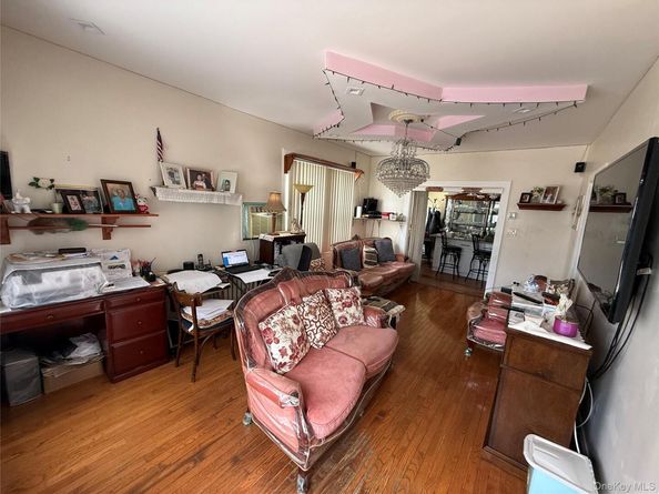 10210 93rd Avenue, Richmond Hill NY 11418