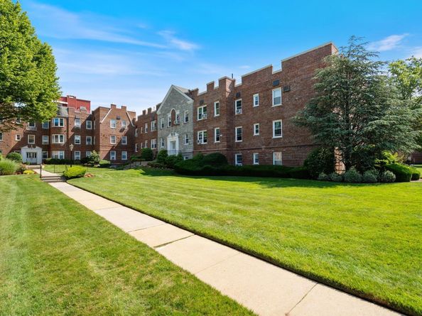 102 S Village Avenue 2B, Rockville Centre NY 11570