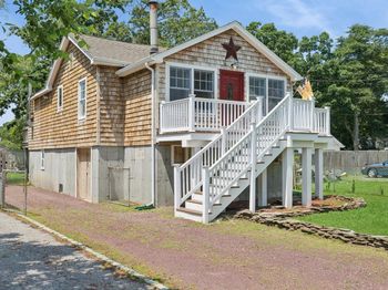 66 Lynbrook Drive
