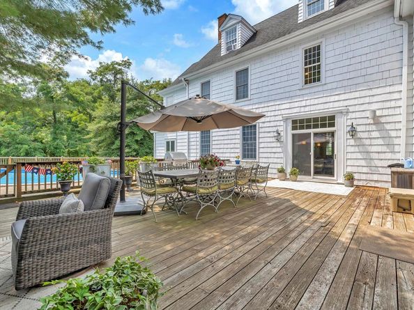 15 Abbey Creek, East Islip NY 11730