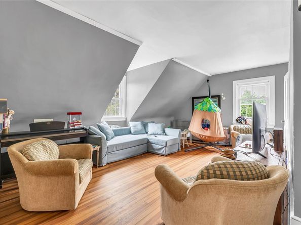 15 Abbey Creek, East Islip NY 11730