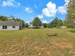 15 Abbey Creek, East Islip NY 11730