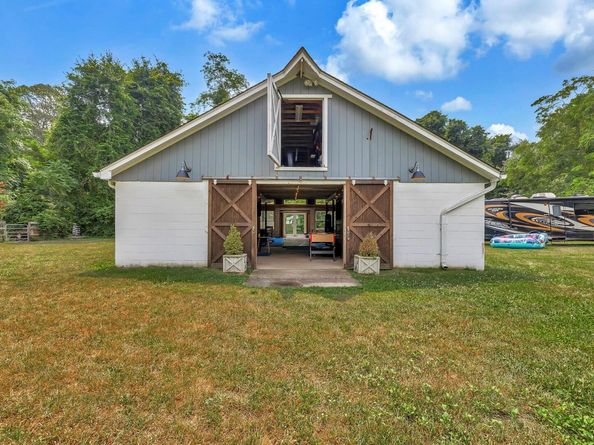 15 Abbey Creek, East Islip NY 11730